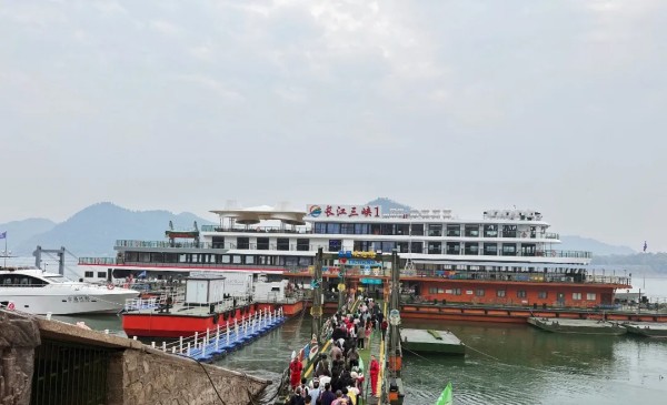 展翼通信設(shè)備服務(wù),手機(jī)批發(fā),湖南手機(jī)零售,常德電話繳費(fèi),常德上戶業(yè)務(wù) 展翼通信設(shè)備服務(wù),手機(jī)批發(fā),湖南手機(jī)零售,常德電話繳費(fèi),常德上戶業(yè)務(wù)